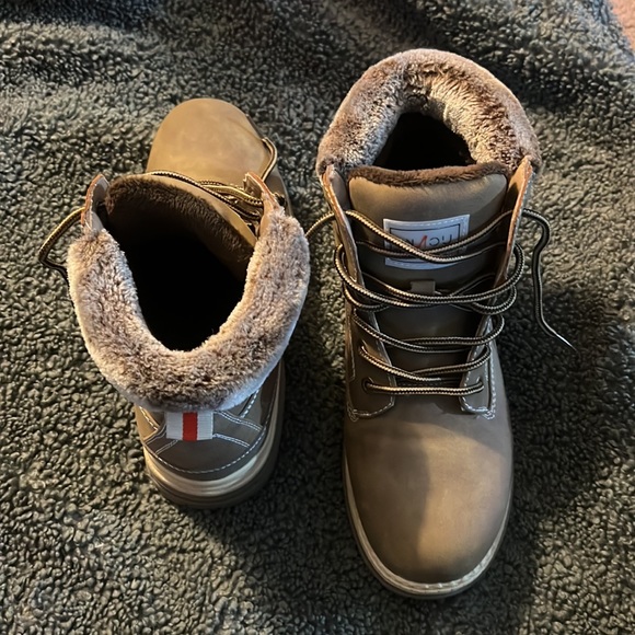 Ancu boots with cozy fur tongue and heel. Worn once - Picture 3 of 5